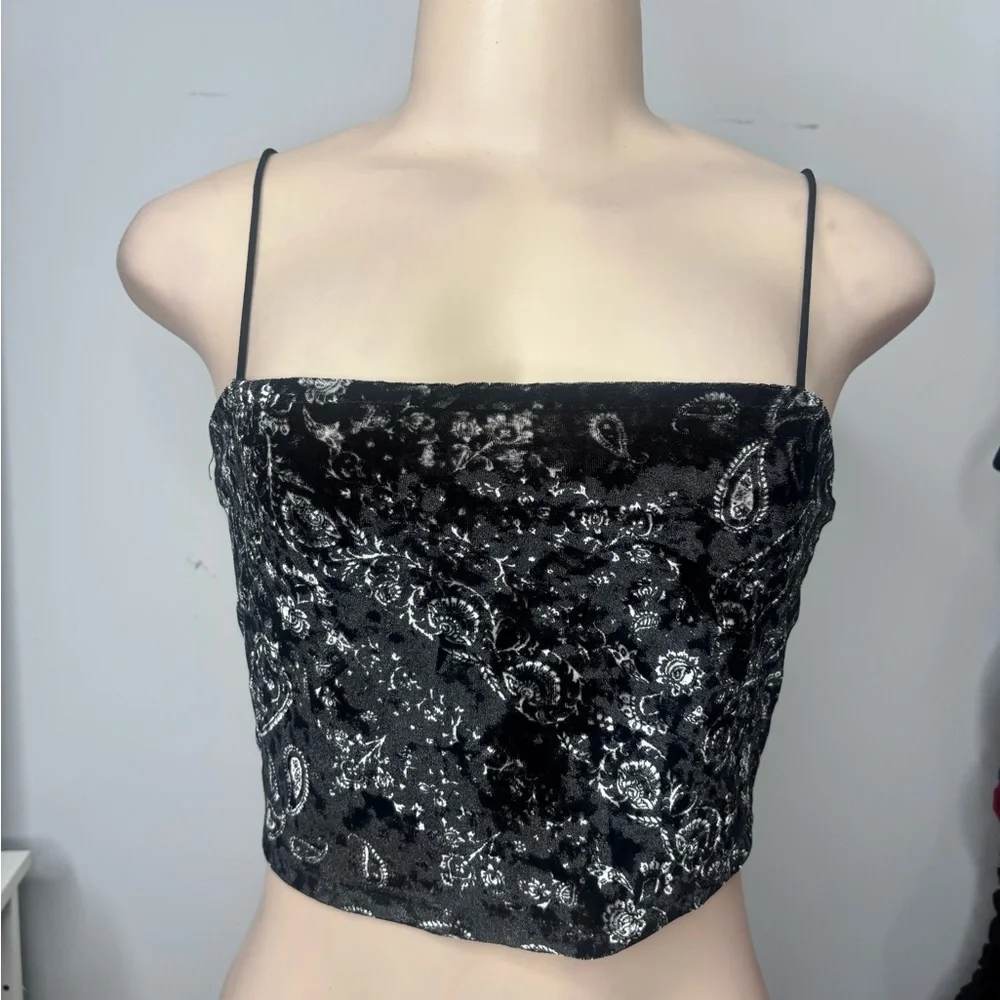 Black Bandana Velvet Crop Top - Picture 4 of 5